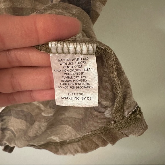 3/$15 Zoe + Liz Women’s Camo Burnout Shirt Size Small - Picture 4 of 5